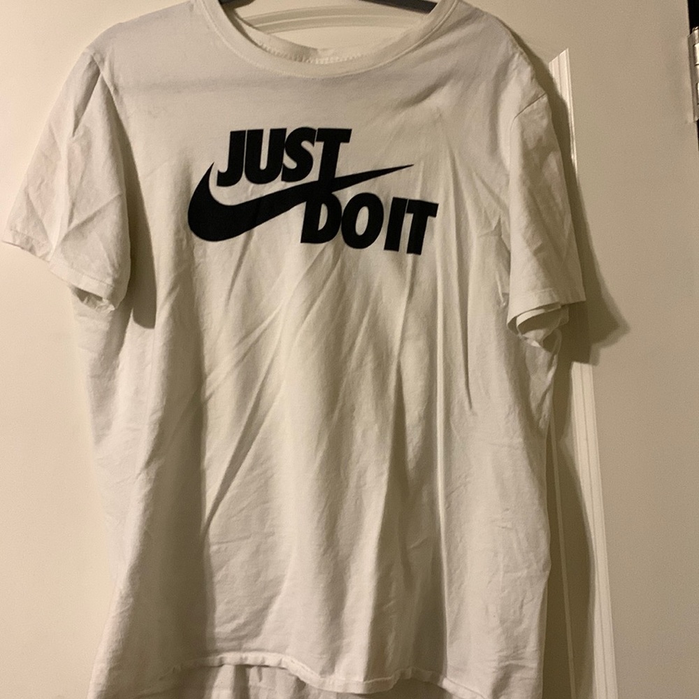 White Nike t-shirt size L